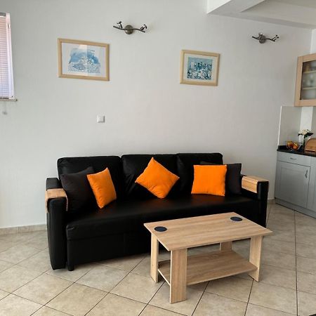 Lovely Split Level Apartment With Sea View, Pool, Free Parking And Wifi Кавтат Екстериор снимка